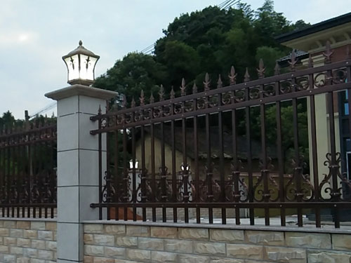 農(nóng)村別墅獨(dú)院鋅鋼圍欄