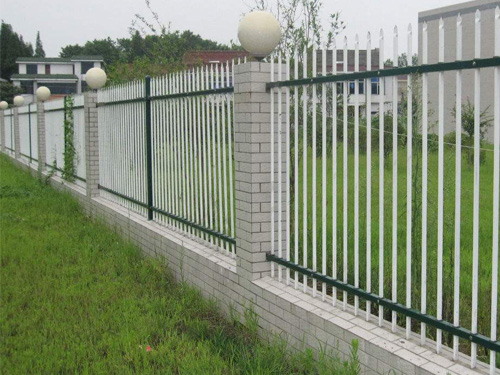 鋅鋼草坪護欄圖片