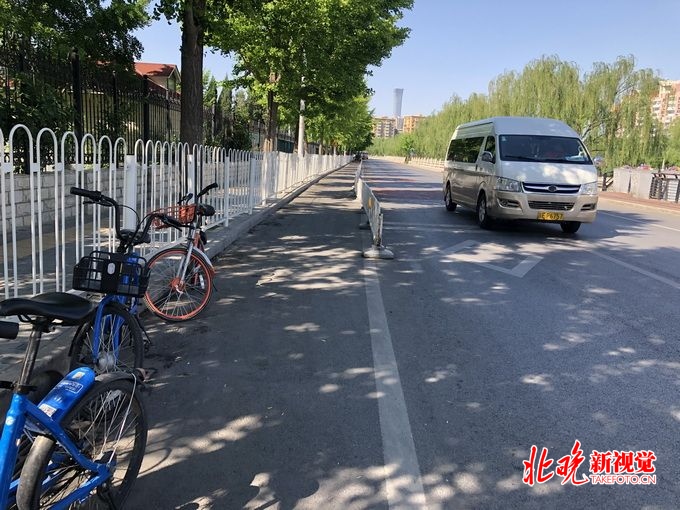 龍?zhí)豆珗@東門外已經(jīng)加裝護(hù)欄