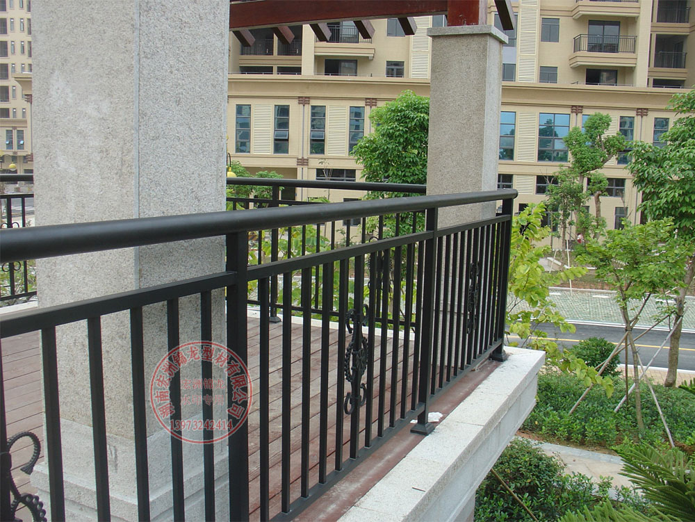 鋅鋼護(hù)欄為什么價格不同