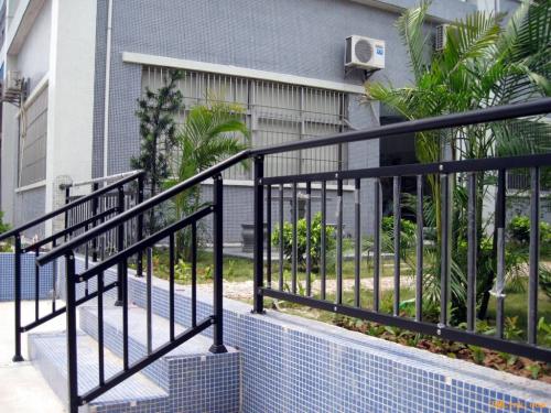 鋅鋼護(hù)欄會不會生銹