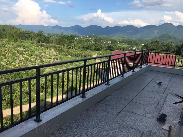 熱鍍鋅護(hù)欄使用實拍