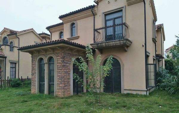 湖南別墅鋅鋼護(hù)欄客戶安裝案例分析