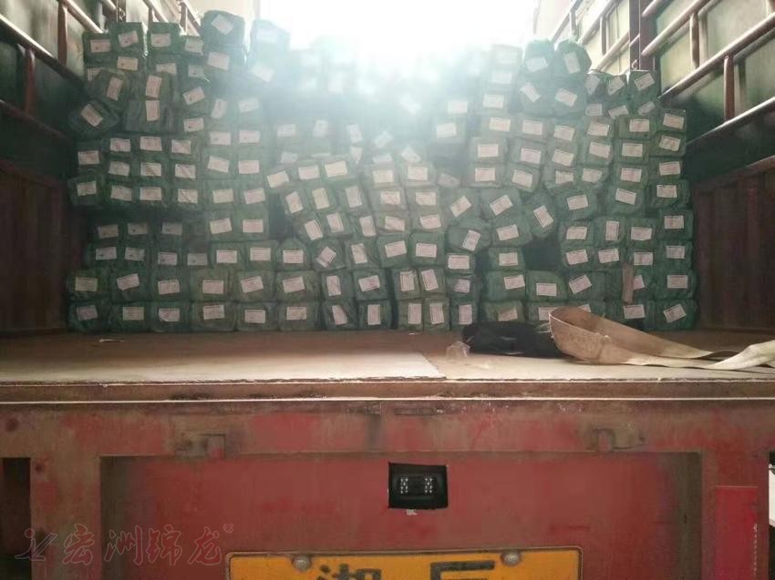 鋅鋼型材每天發(fā)貨實(shí)拍圖二