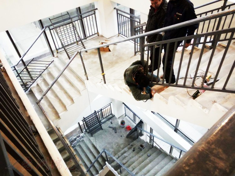 避免鋅鋼護欄中的過度損耗