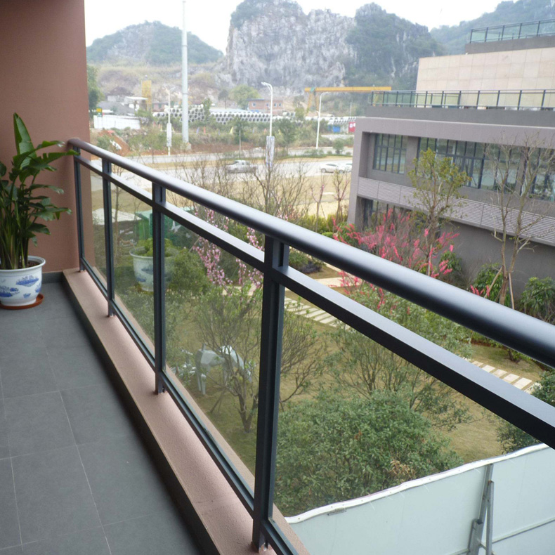 鋅鋼玻璃護(hù)欄