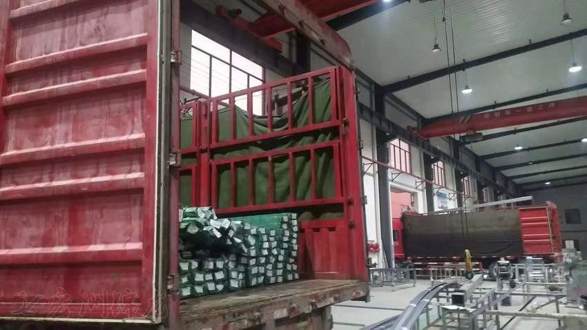 鋅鋼型材批發(fā)發(fā)貨現(xiàn)場 鋅鋼型材批發(fā)發(fā)貨現(xiàn)場