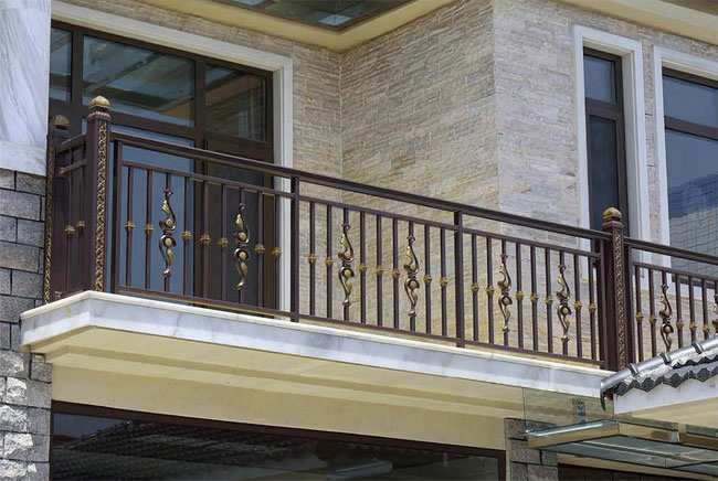 安裝鋅鋼陽臺護(hù)欄注意事項 安裝鋅鋼陽臺護(hù)欄注意事項