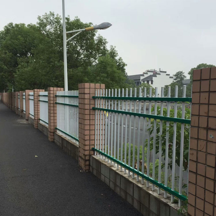 園區(qū)到底是用鋅鋼護欄好，還是用鋅鋼護欄網好