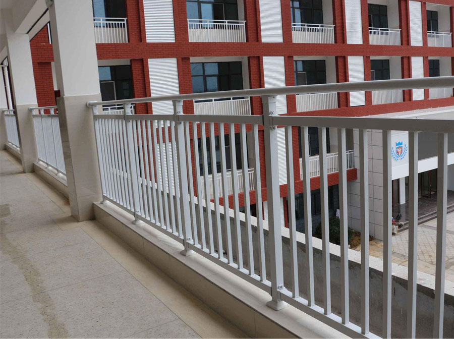 鋅鋼護(hù)欄會生銹嗎